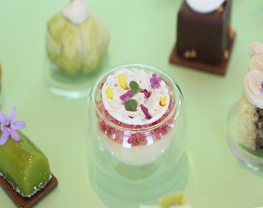 春韻芳菲，添茶遞酒